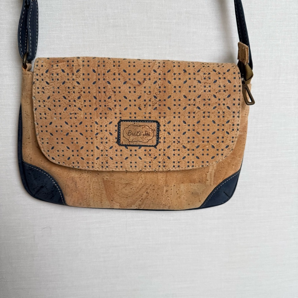 BriLi Joi Cork Crossbody Bag with Navy Blue Accents - Excellent Condition - Picture 2 of 10